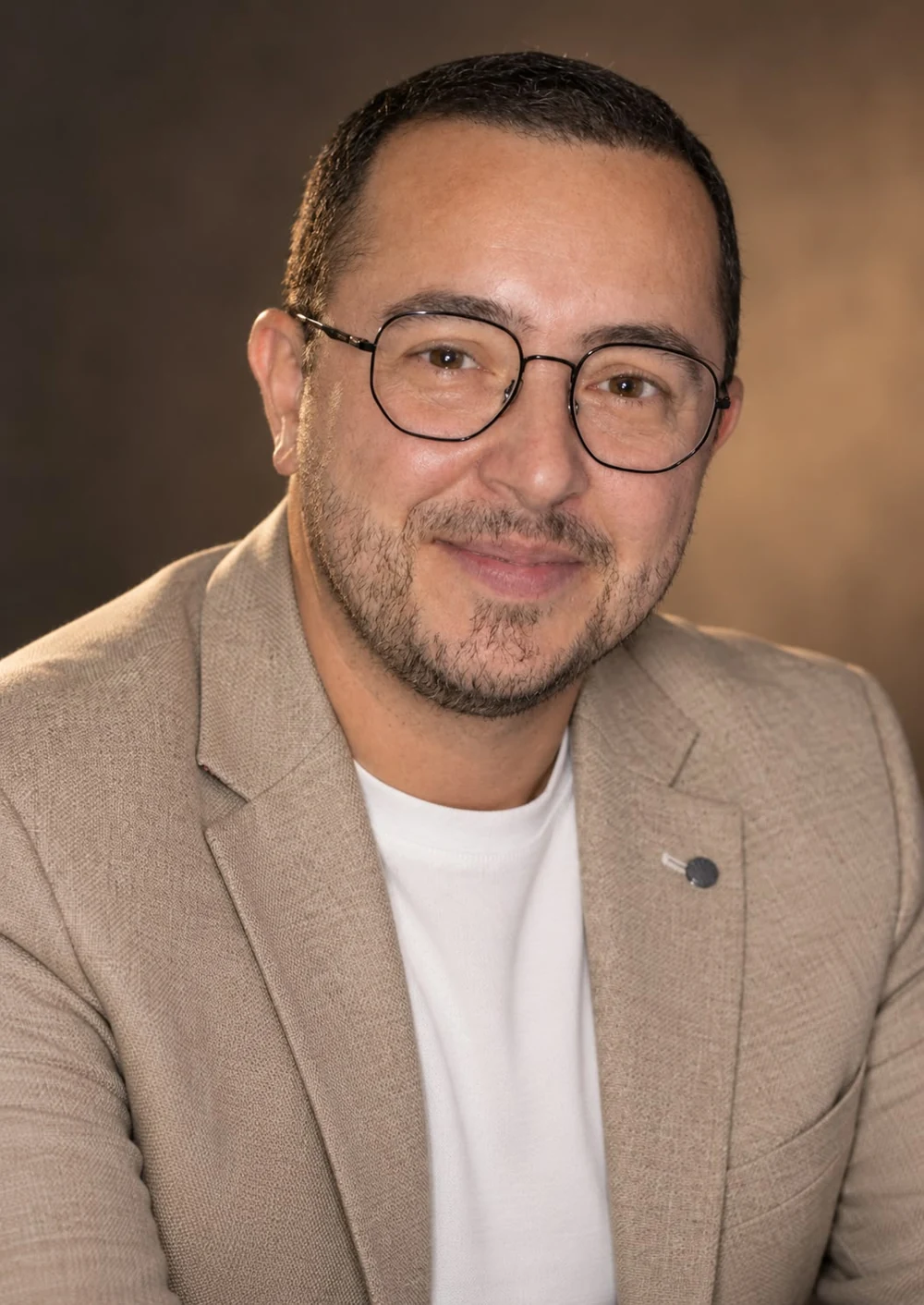 Kutsal Emre AY portresi
